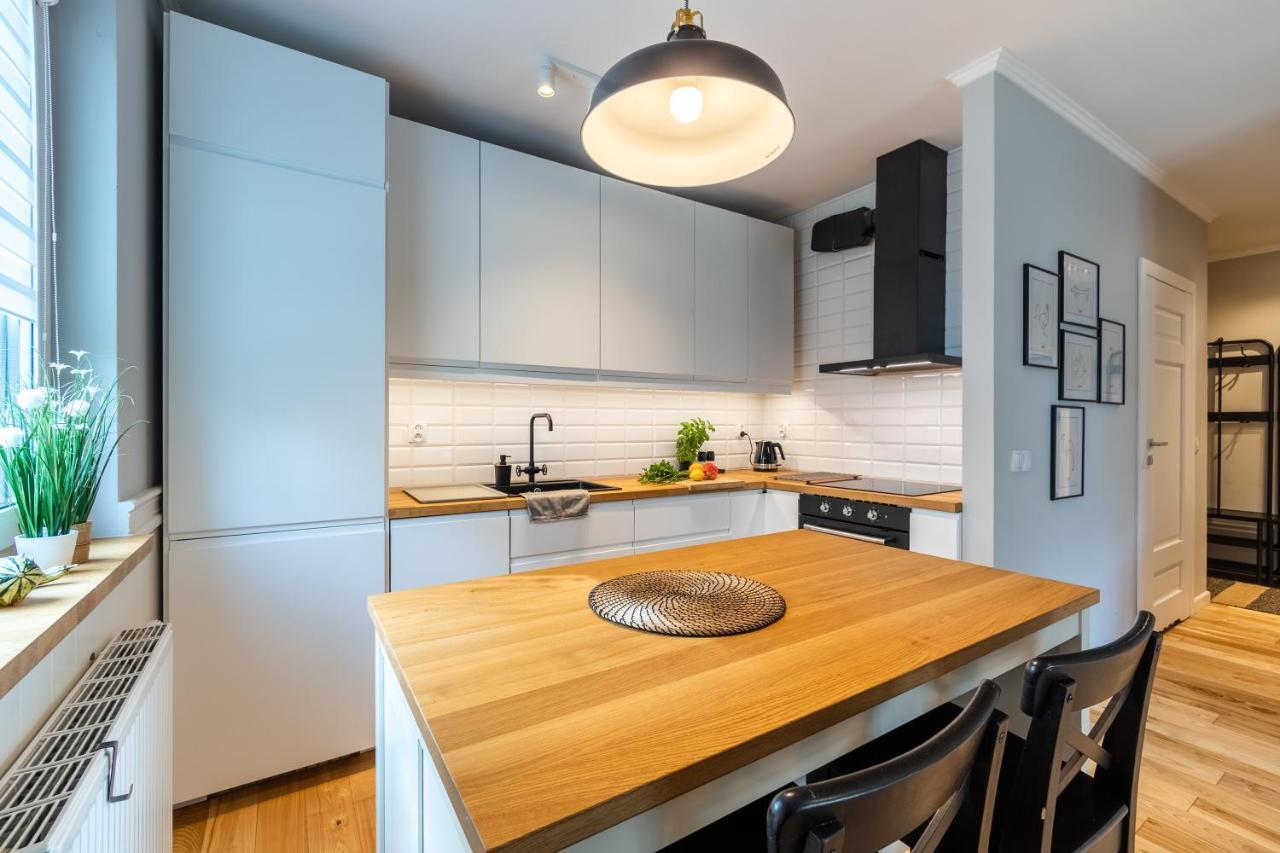 Komfortowy Apartament Z Parkingiem فروتسواف المظهر الخارجي الصورة